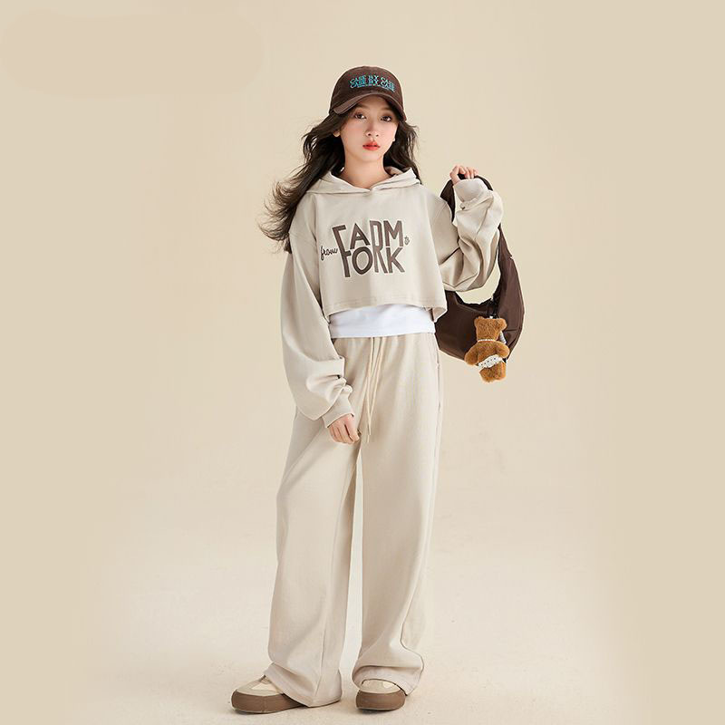 Traje de otoño para niñas, celebridad de Internet 2024, nuevo estilo, moda occidental, suéter de manga larga casual coreano de tres piezas