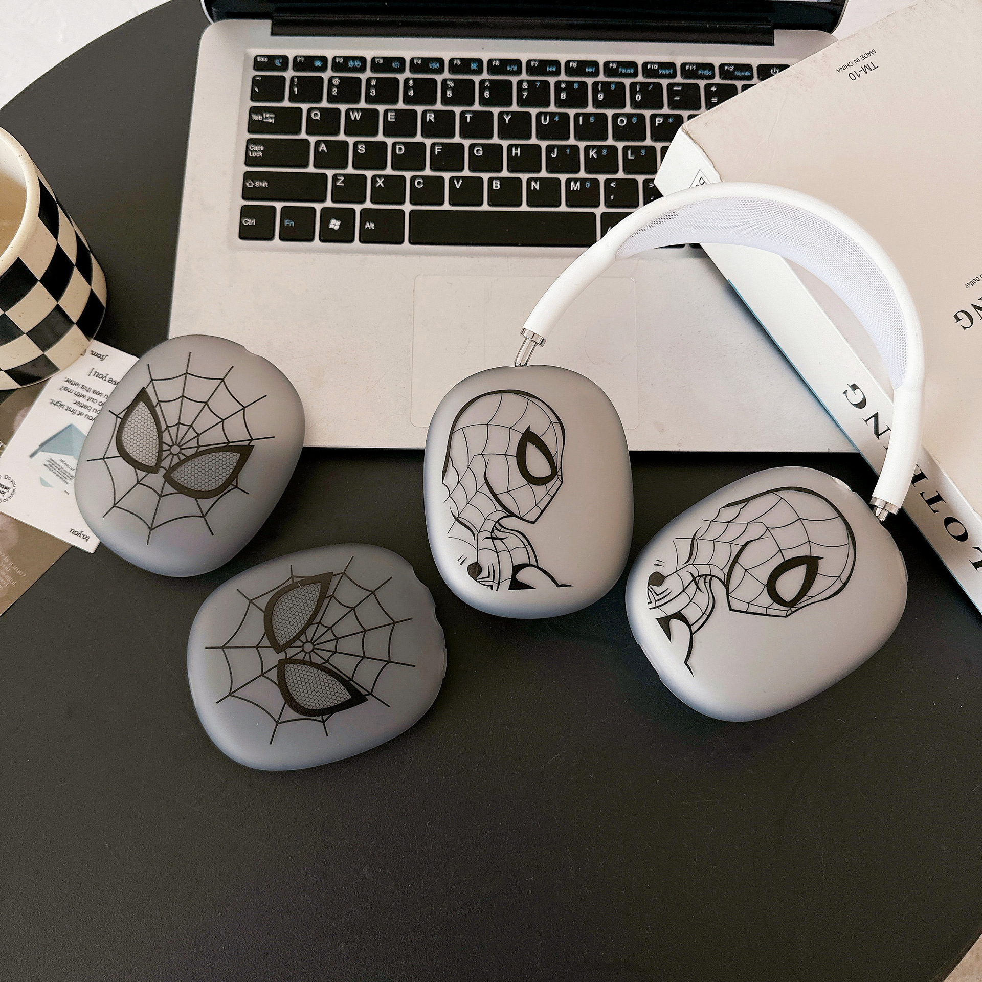 Japanese and Korean Spider-Man airpods Max Protective Case for Apple Headset Ear Cap Earmuffs Earphone Case Cross Border