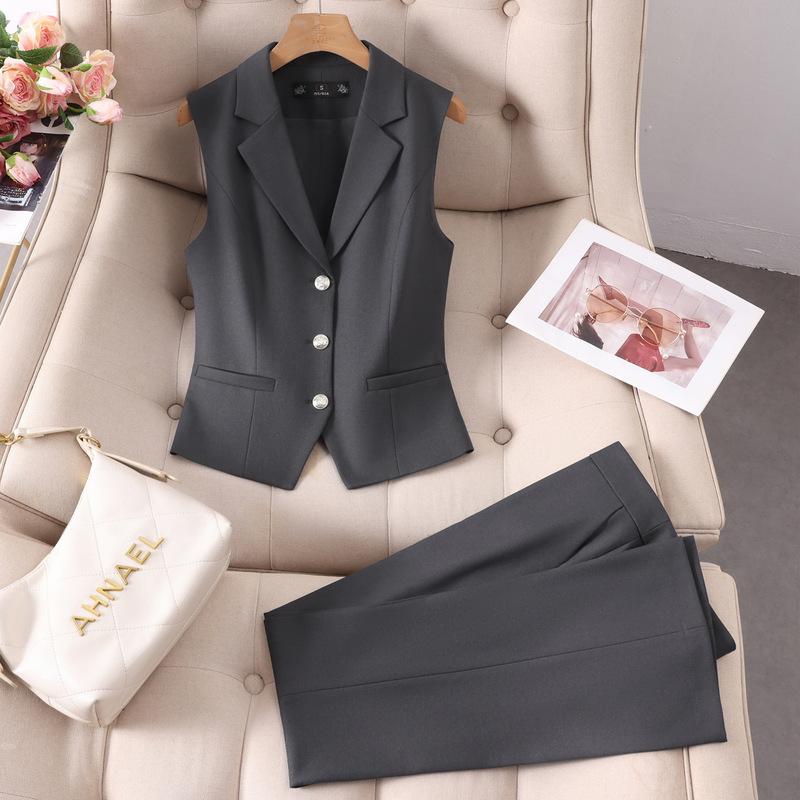 Gray suit vest for women, 2026 spring/autumn new collection, stylish and elegant design, fitted waist, professional vest suit, work attire Gray suit vest for women, 2026 spring/autumn new collection, stylish and elegant design, fitted waist, professional vest suit, work attire