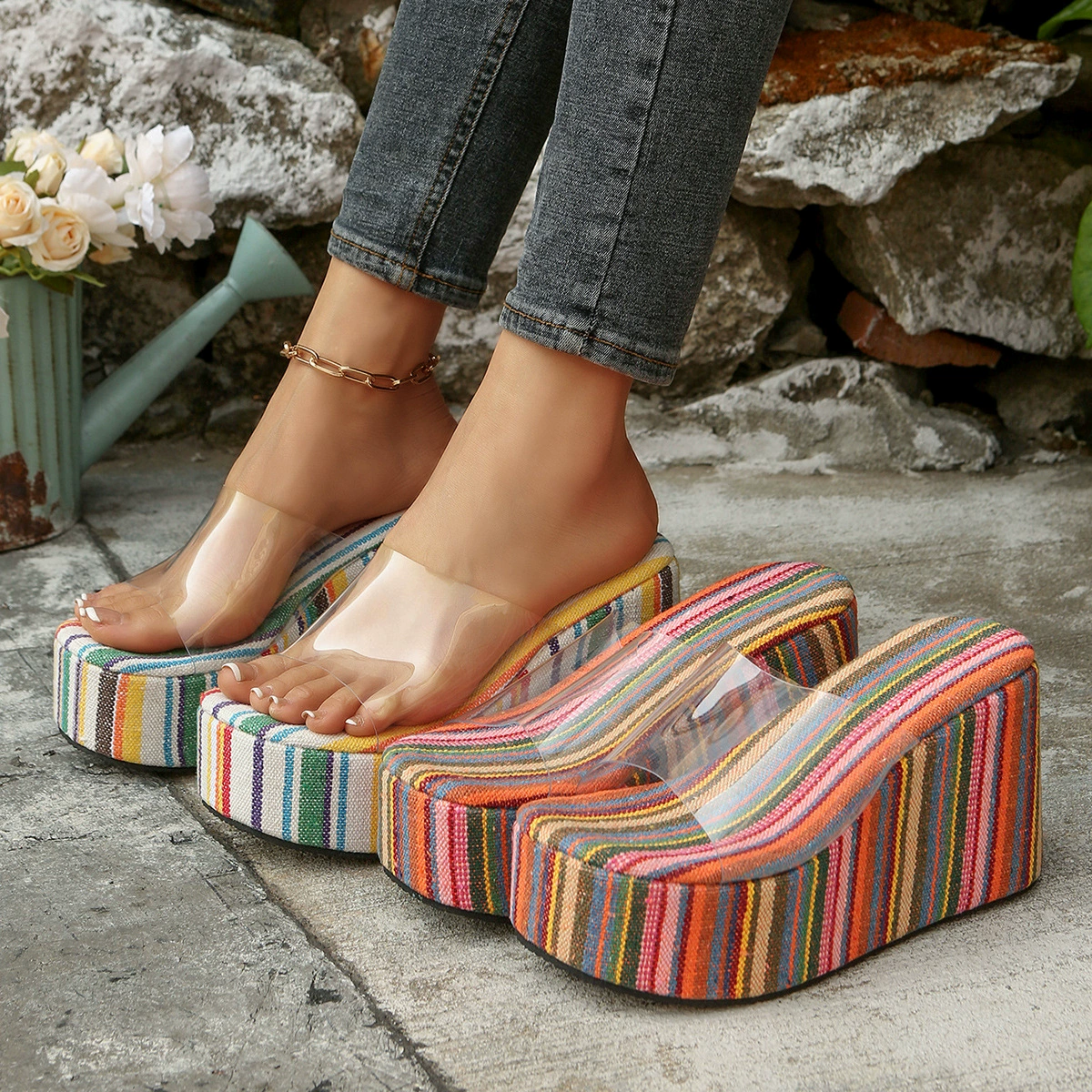 Европейские и американские женские тапочки на танкетке на толстой подошве, пляжные сандалии из ткани в полоску на высоком каблуке, женские тапочки
