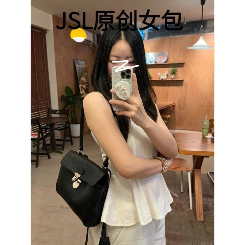 高级感翻盖小方包2026新款简约风锁扣邮差包百搭通勤单肩斜挎包