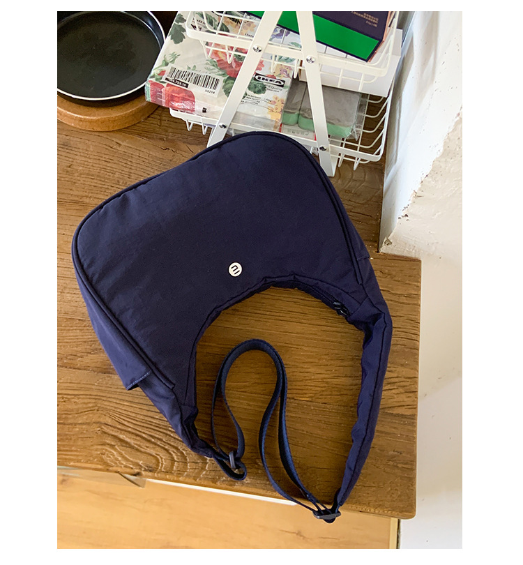 Small handbag, women's underarm bag, fashionable and casual single-shoulder bag, crossbody bag, 2025 new style for work and commuting, stylish solid color bag undefined