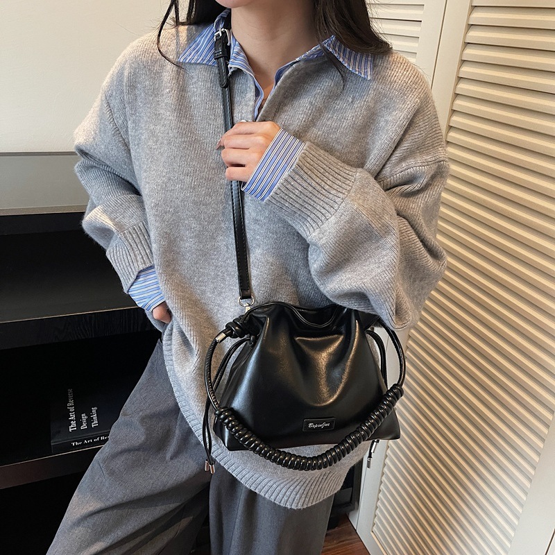 小众设计感编织抽绳手提小水桶包斜挎包新款潮复古百搭小包包|undefined