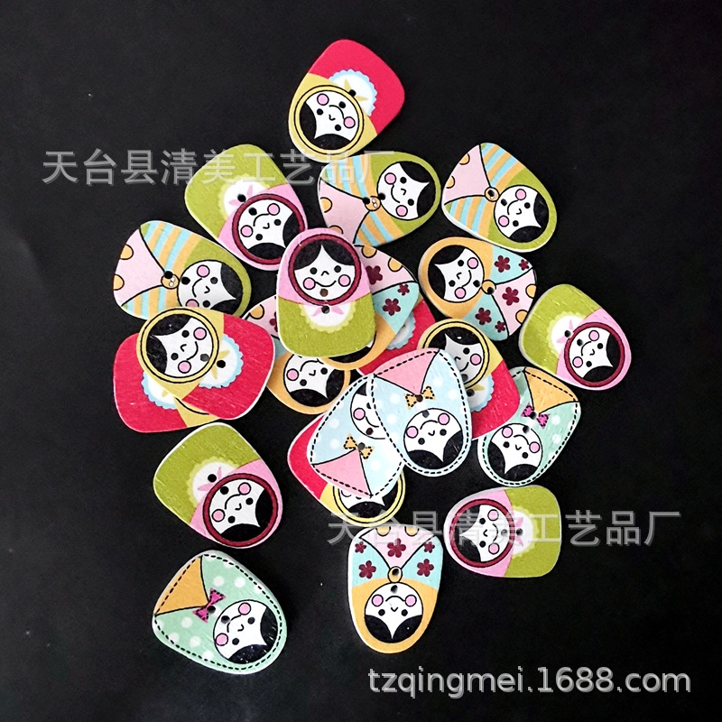 19*25mm fondo blanco muñeca de madera botón de madera decoración de madera muñeca pintada artesanía 50 por paquete