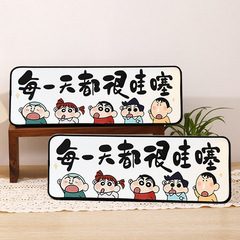 漫画のクレヨンの小さい新しい家に入る玄関の棚のデスクトップは客間の装飾の絵を並べて台の寝室を飾って絵を掛けます。