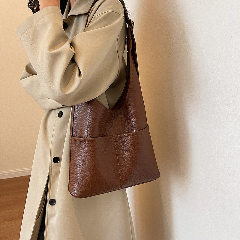 Gran capacidad casual bolsa de axilas para las mujeres 2023 otoño nueva moda casual cubo bolsa de trabajo bolso de hombro de cercanías