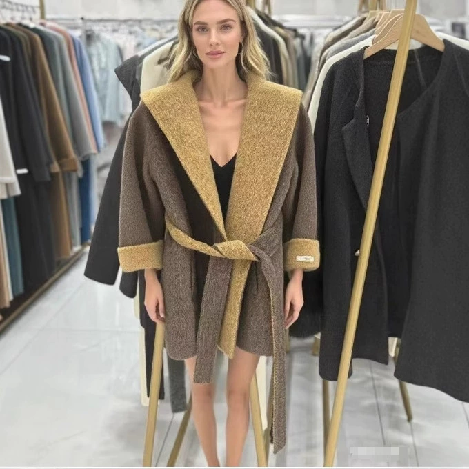 Новая осенняя модель: двустороннее шерстяное пальто из кашемира с капюшоном и манжетами из натурального меха лисы, коллекция 2025 года.