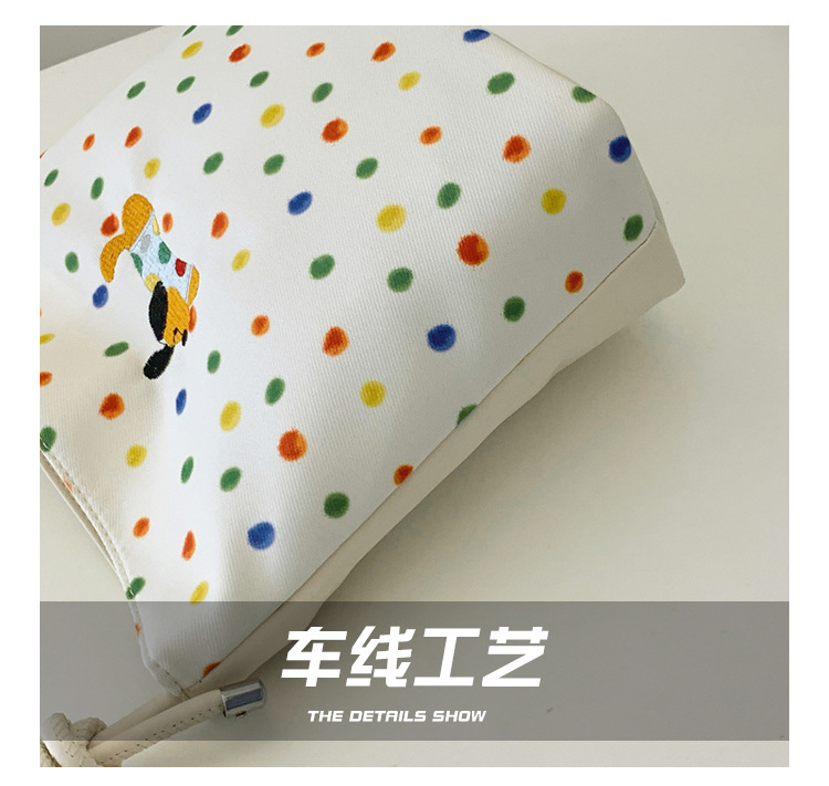 This year, polka dot canvas bags are in vogue for women's autumn and winter 2024. The new versatile commuter single-shoulder crossbody bag is in vogue Item Picture