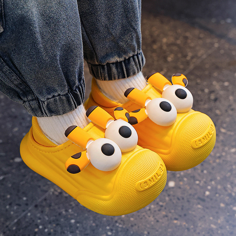 2025 nuevos zapatos de tacones de algodón para niños de invierno para niños y niñas con cubierta de algodón impermeable de lana para niños pequeños y medianos zapatillas de algodón para niños