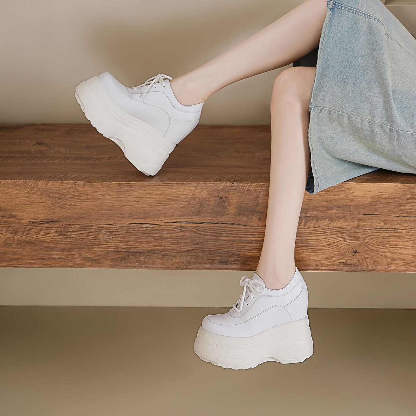 Giày sneaker nữ chunky đế dày da bò tăng chiều cao phong cách thể thao — Màu đen, Màu trắng