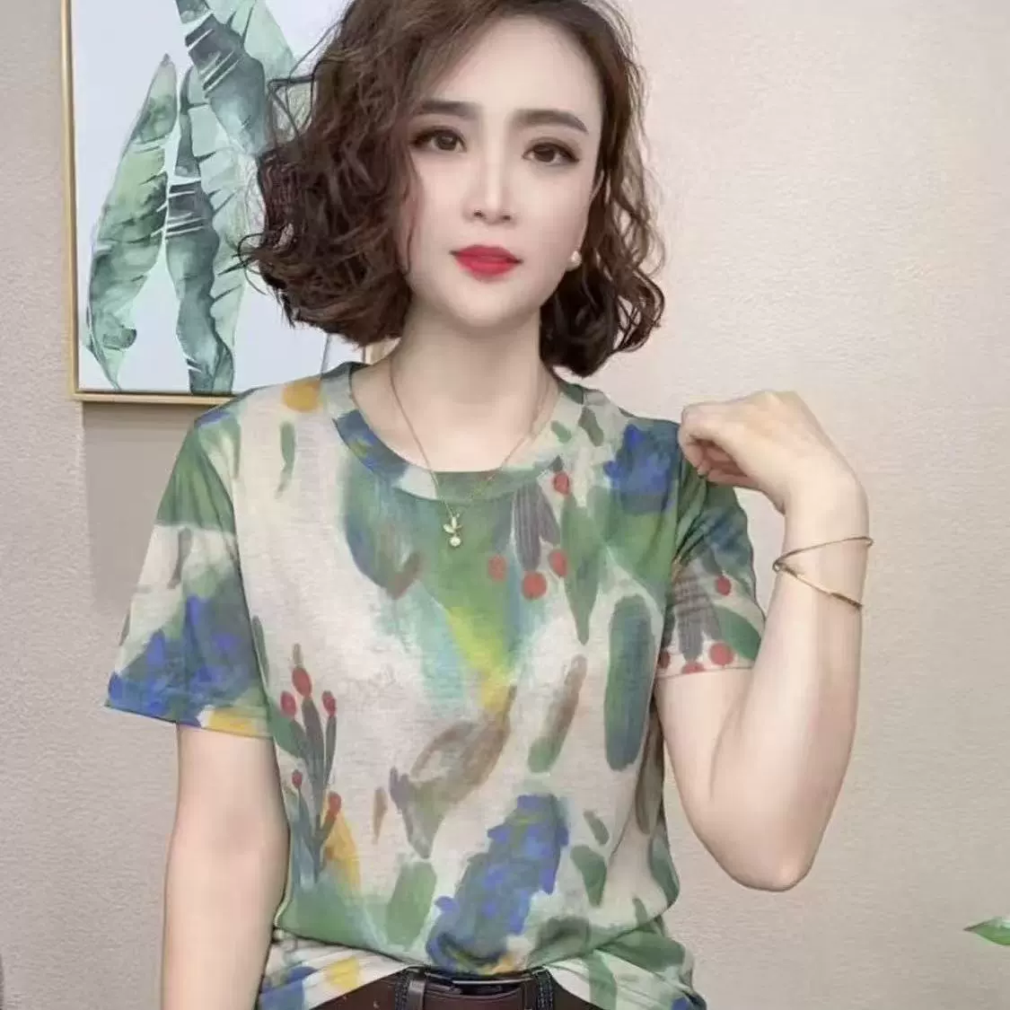 Новая летняя стильная модная повседневная женская одежда больших размеров, утягивающая и подчеркивающая фигуру для поездок на работу, универсальная футболка для мам среднего и пожилого возраста.