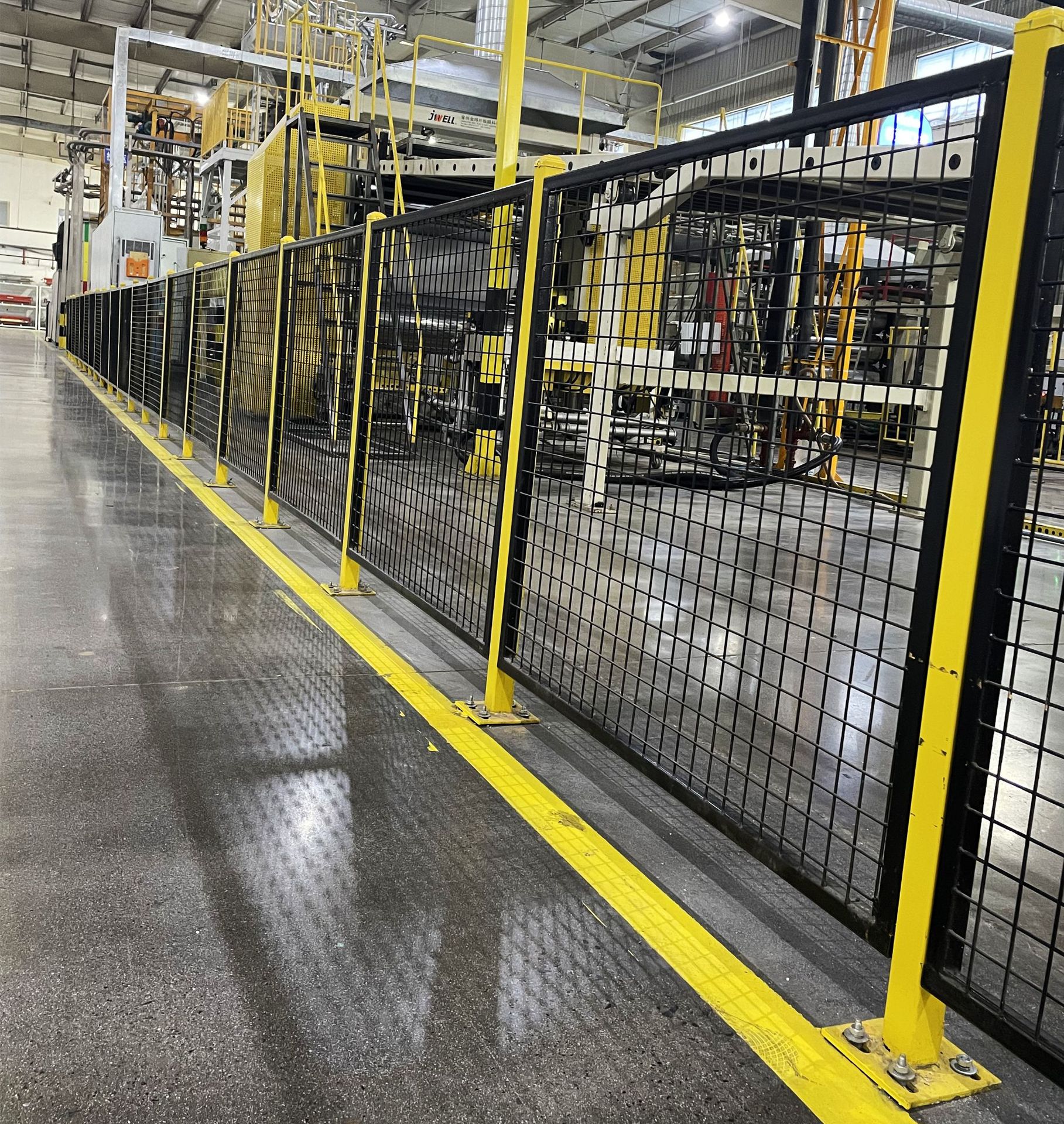 厂家直供无缝密孔车间隔离网精密设备安全防护围栏室内仓库隔离栅