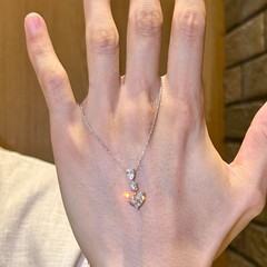 悬浮爱心闪钻吊坠银色项链女轻奢高级感2025年新款锁骨链配饰颈链
