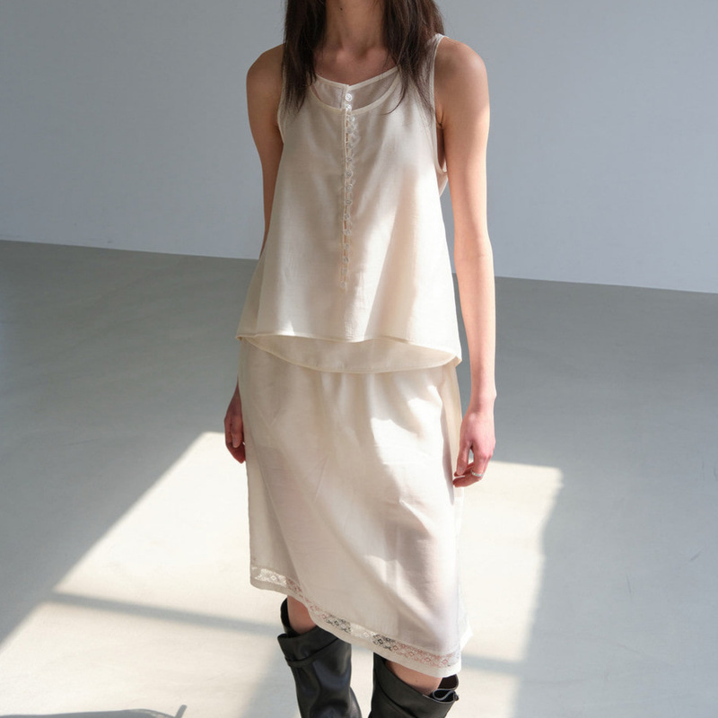 Now Available~ Korean Brand Low Clas*Ic's New Lace-Up Design Sheer Camisole with Lace Splicing and Elastic Waist Half Skirt Now Available~ Korean Brand Low Clas*Ic's New Lace-Up Design Sheer Camisole with Lace Splicing and Elastic Waist Half Skirt