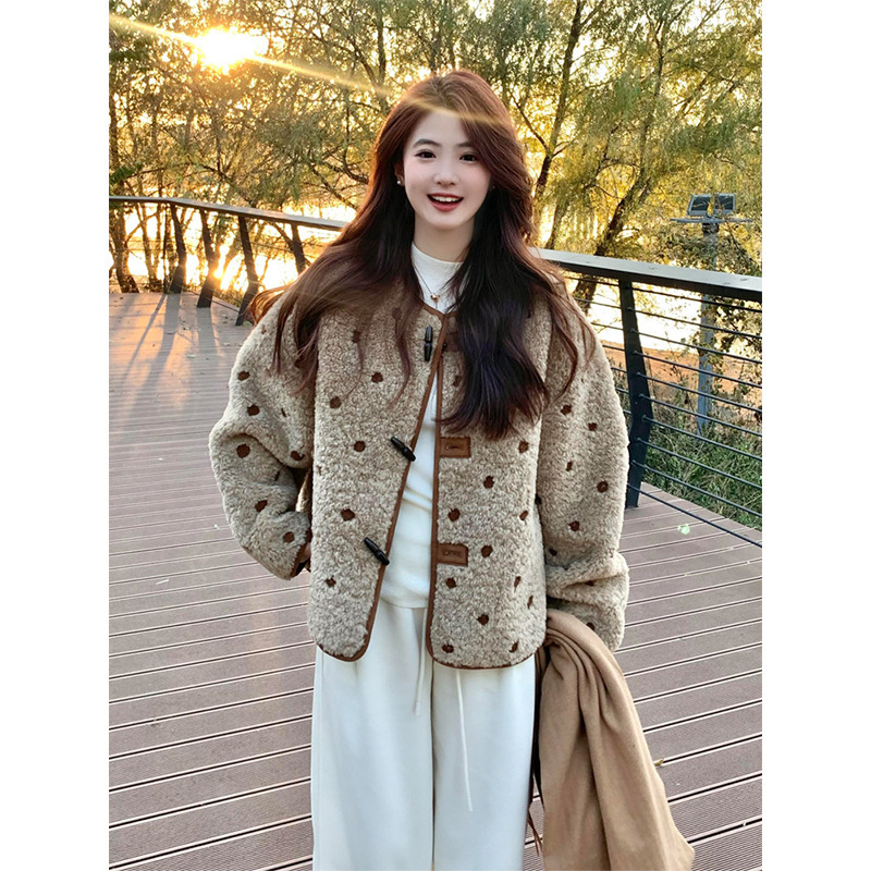 Reversible Suede Lambswool Coat for Women, Spring Short Style, Fashionable and Stylish, Integrated Leather and Fur, Polka Dot Plush Thick Top Reversible Suede Lambswool Coat for Women, Spring Short Style, Fashionable and Stylish, Integrated Leather and Fur, Polka Dot Plush Thick Top
