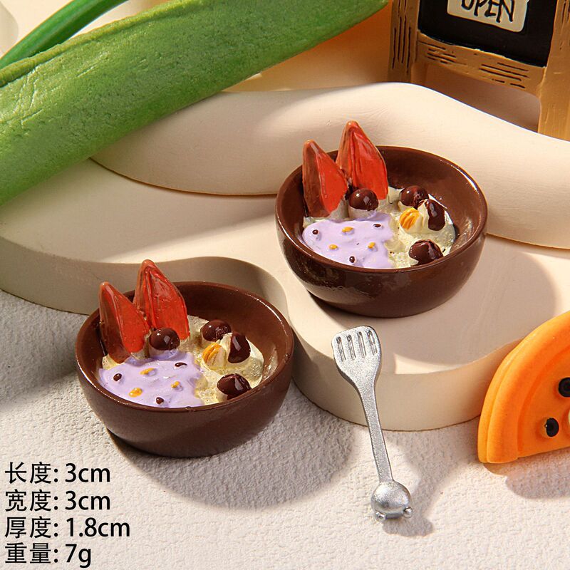 DIY冷蔵庫はアクセサリーのおもちゃの部品を貼ってデザートのケーキをシミュレーションします。|undefined