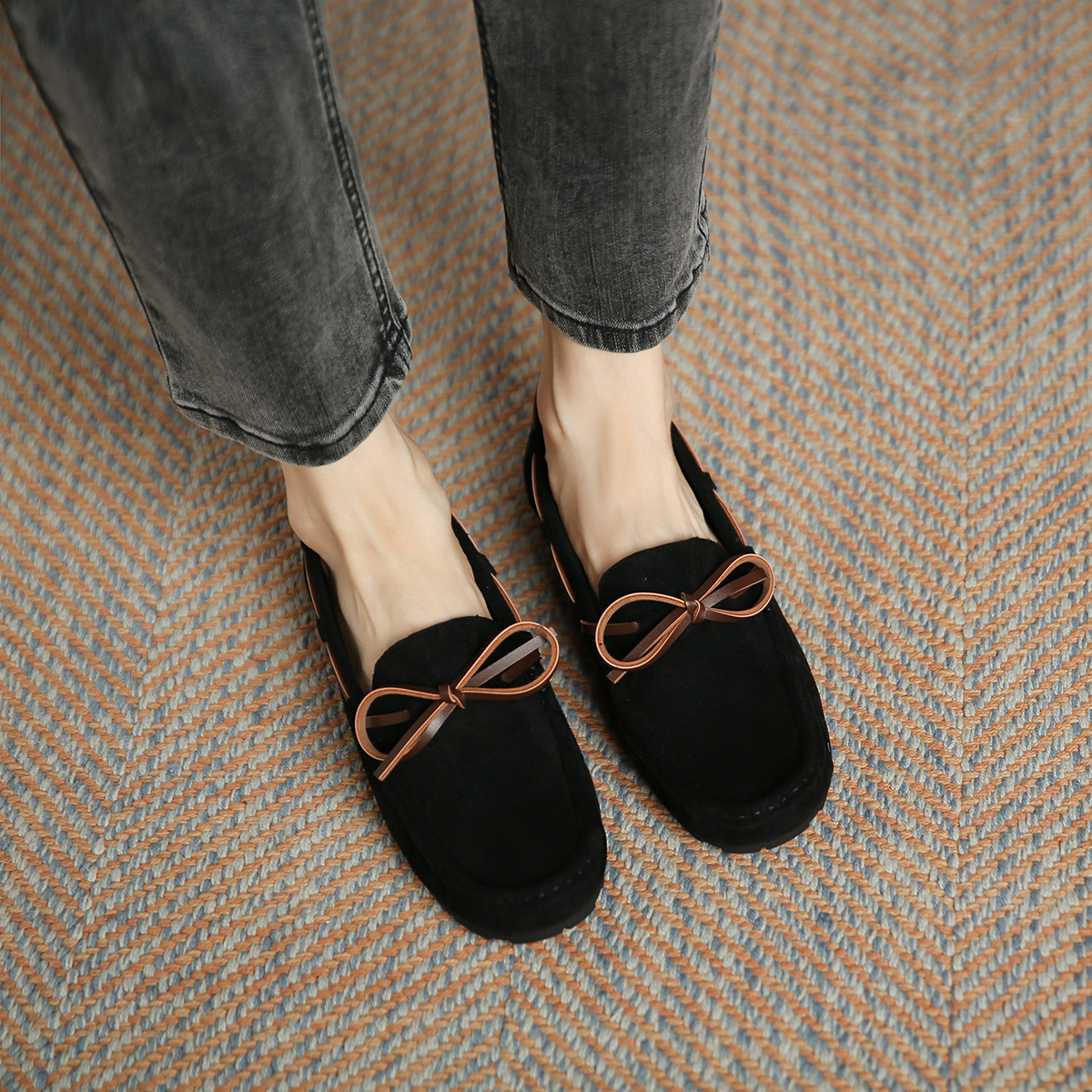 Mocasines para mujer Primavera y otoño 2023 nuevos zapatos de suela blanda con arco para mujer zapatos planos slip-on para mujer de talla grande 41-43