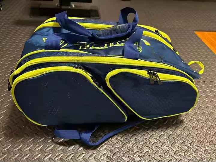 진한 파란색 + 라임 그린