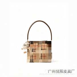 小红书博主推荐格纹小方包女2026新款格子单肩包通勤百搭腋下包