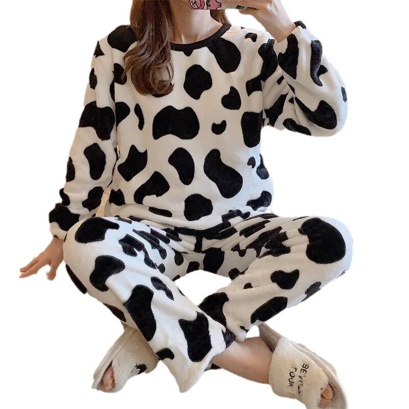 Pijamas de invierno de franela coreana de mangas largas engrosadas de coral de terciopelo encantador otoño invierno conjunto de ropa de hogar para mujeres