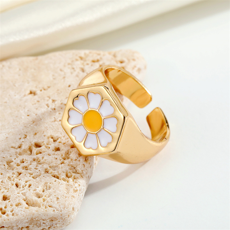 Ornament Simple Trend Drop Oil Daisy Ring Alloy Flower Ring Opening Europe And America Cross Border display picture 3