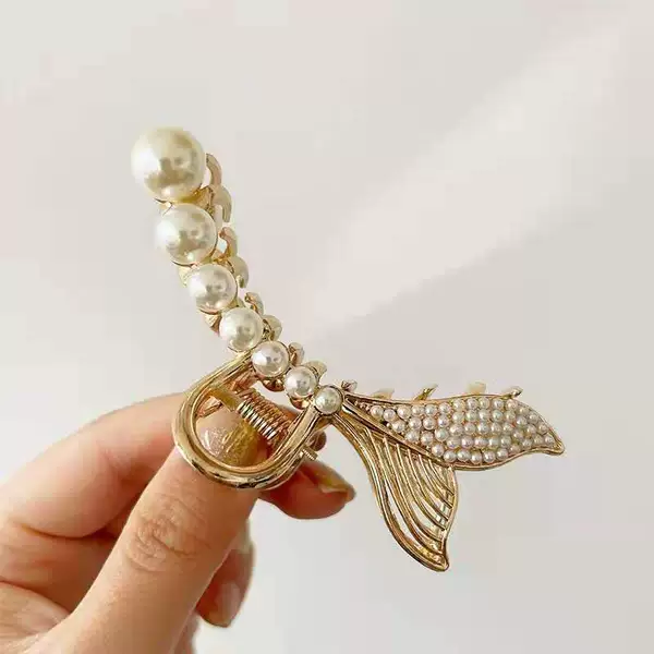 Golden fish tail pearl model
