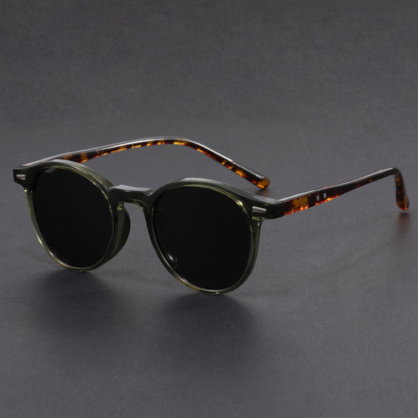 Ultra light retro trend fashionable universal sunglasses for men and…
