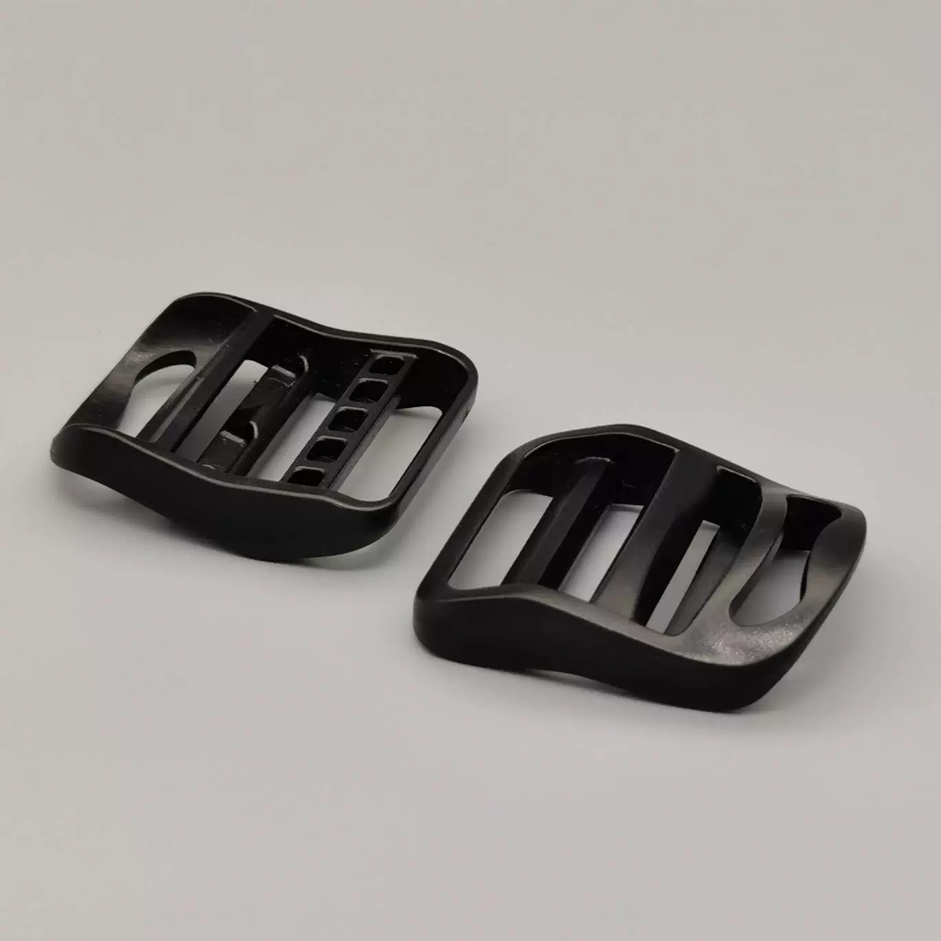 Заводская поставка Hollow One Inch Word Четырехшестеренная Пряжка для книжной сумки Качественные аксессуары для багажа Ремешок Лента Регулируемая пряжка