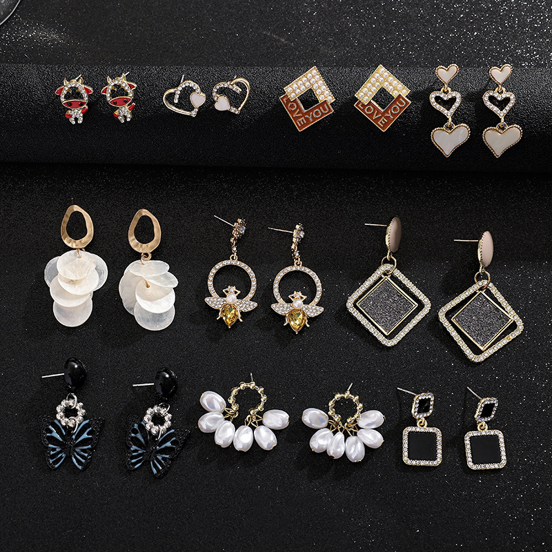 Elegant universal fashionable short earrings