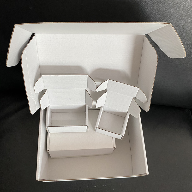 白色飞机盒23长方形童鞋帽子快递打包瓦楞纸盒现货小批量包装盒