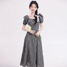 法式方领清纯黑白格子连衣裙复古泡泡袖气质黑色长裙茶歇裙新款女