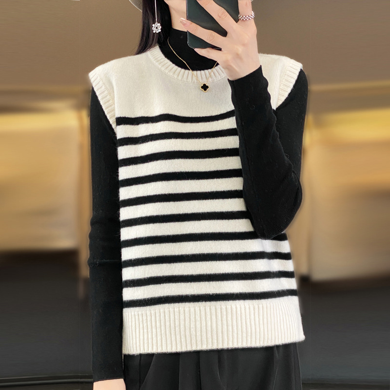 Cross-Border 2025 Autumn and Winter New Korean Style Black and White Striped Color-Blocked Vest Round Neck Andy Velvet Knitwear Vest Outer