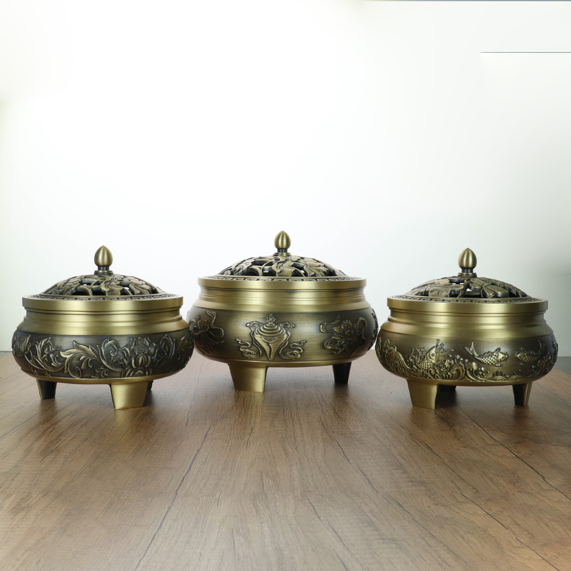 黄铜带盖雕花三足大号复古中式家用室内雕花供奉焚檀香三足香薰炉