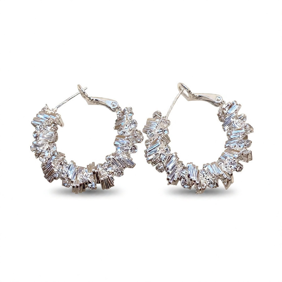Geometría irregular circular hueco perilla de diamantes personalidad temperamento pendientes de moda ligero lujo alta sensación de auriculares al por mayor