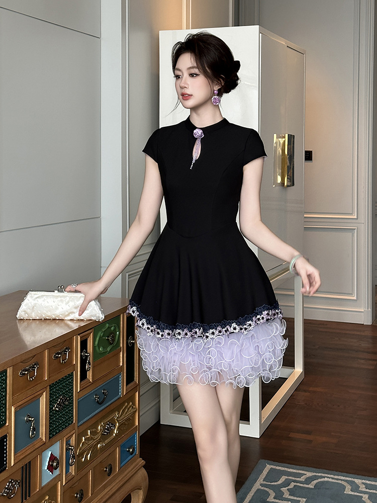 Váy sườn xám phồng kiểu bánh ngọt cổ đứng thắt eo — đen