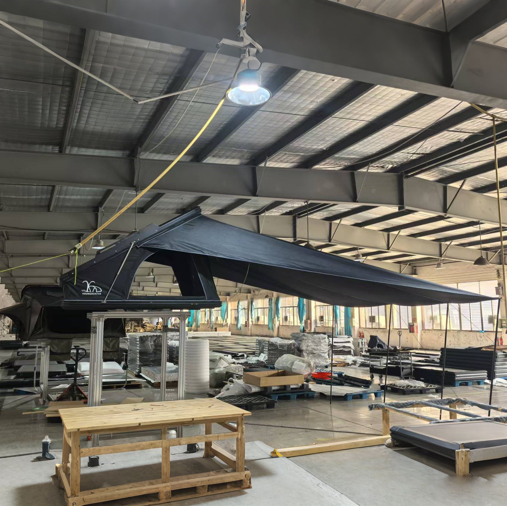 Carpa de techo automática de aleación de aluminio auto-conductora al aire libre RV plegable a prueba de agua camping viaje