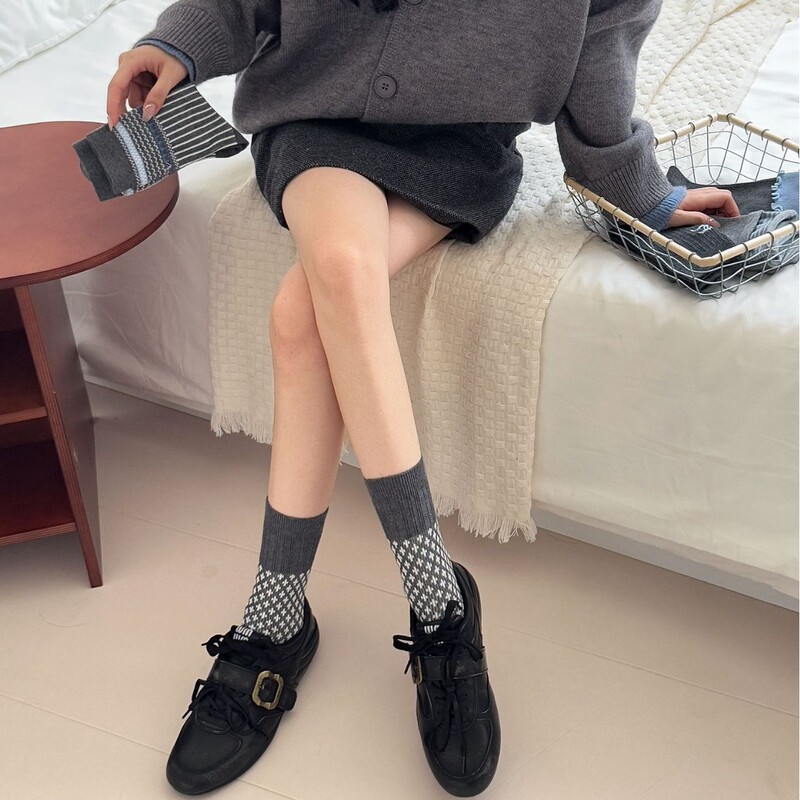 Gray-Blue Mid-Calf Socks for Women, Simple Solid Color Striped Plaid Casual Sports Retro Commuting Low-Key Texture