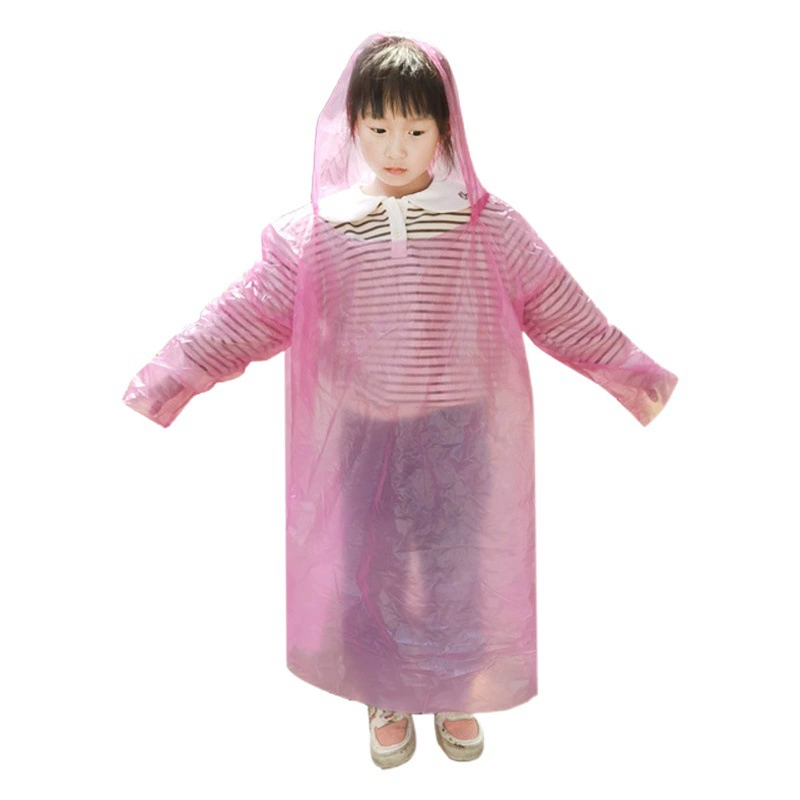 Детские студенты утолщены пластиком против ливня