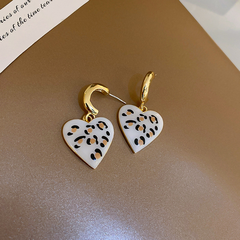925 Silver Needle Leopard Print Love Earrings French Retro Simple Earrings Ins Hong Kong Style Earrings Personality Temperament display picture 4