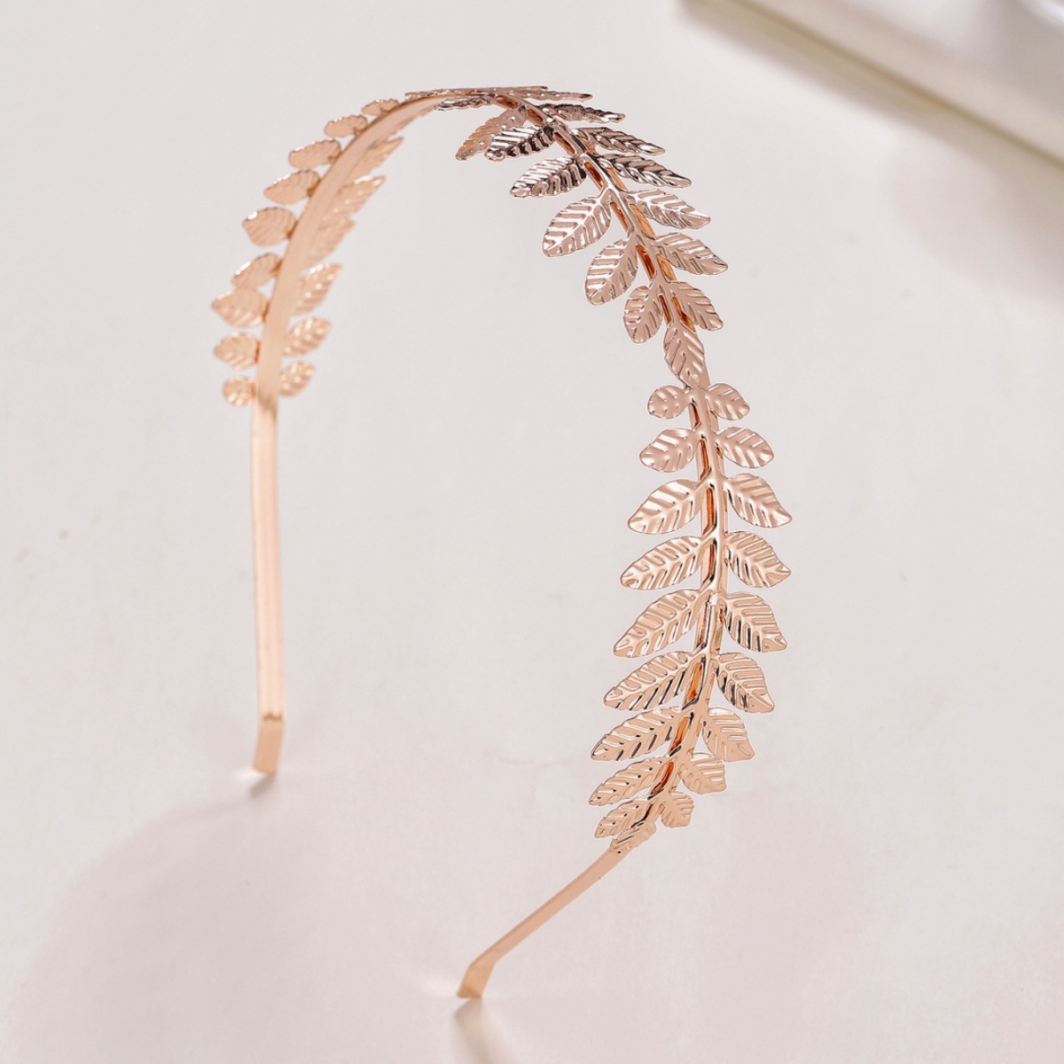 Personalidad europea y americana tocado estilo Palacio hojas aleación hojas metal diadema accesorios para el cabello diadema pasarela joyería de moda para las mujeres