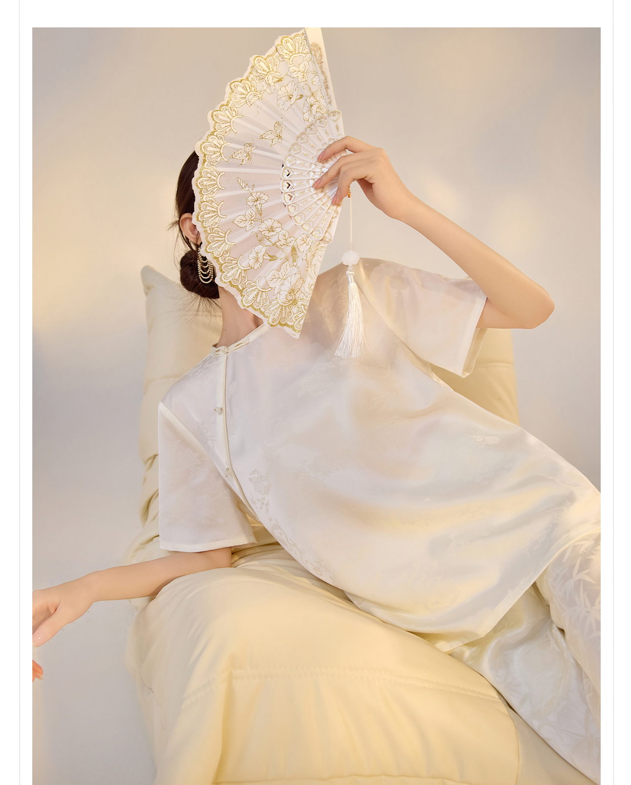 Áo thun nữ tay ngắn lụa tơ tằm jacquard trơn thiết kế đơn giản ZX M400 — Màu trắng chi tiết 3