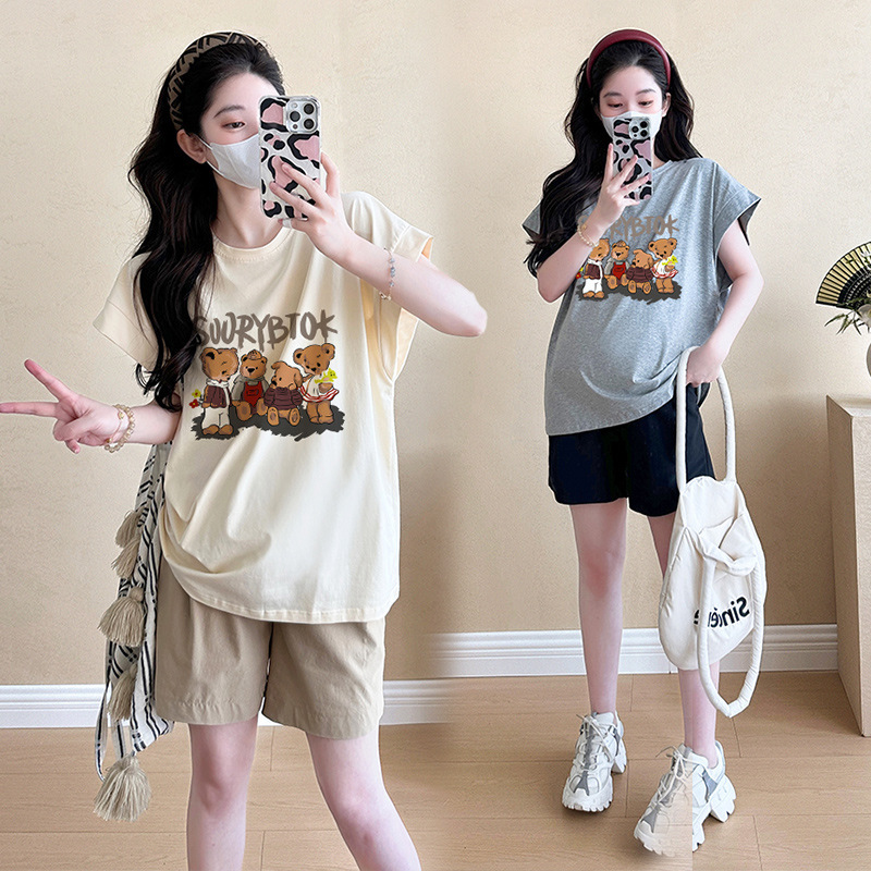 Maternity Summer Top Sleeveless T-shirt suit Thin High-end Wear Simple Shorts Two-piece Set Trendy Mom New Style