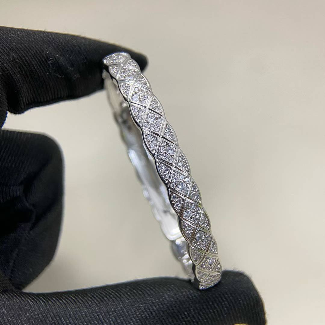 With diamond pattern, platinum, diamond encrusted