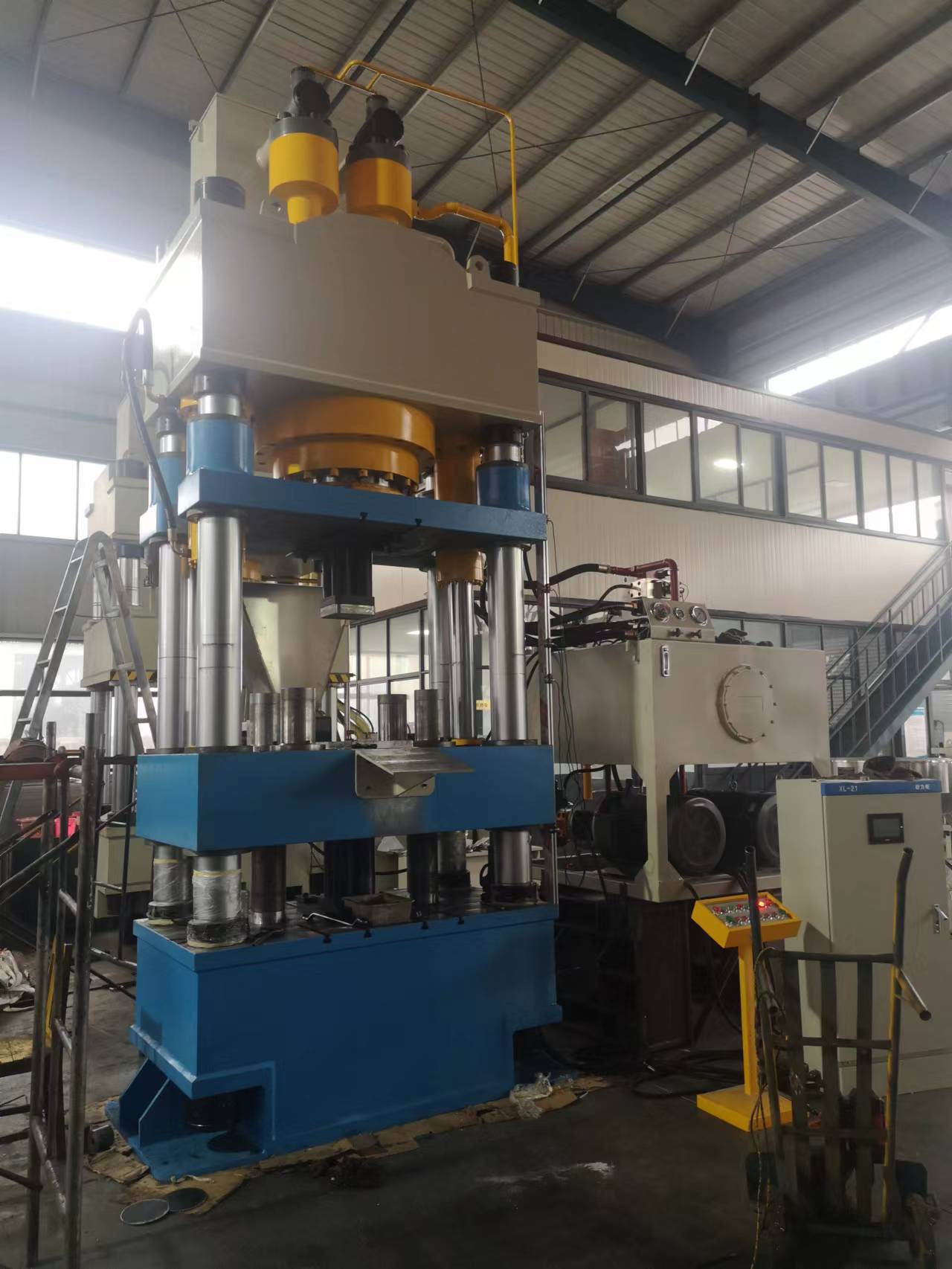 供应630吨三梁四柱液压机630吨四柱三梁压力机630吨四柱油压机