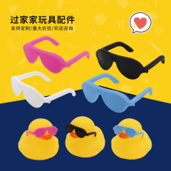 ミニの置物の小さいサングラスのアヒルの近所の同じタイプの社会のアヒルの小さい黄色のアヒルの部品のおもちゃの部品のミルクティーの店の卸売り