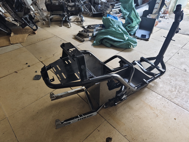 Electric motorcycle tortoise five little turtle king double extended frame to maximize the one-piece warehouse split warehouse with stainless steel flat fork in stock