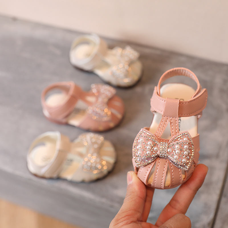 A generation of baby girl sandals 1-2-3...