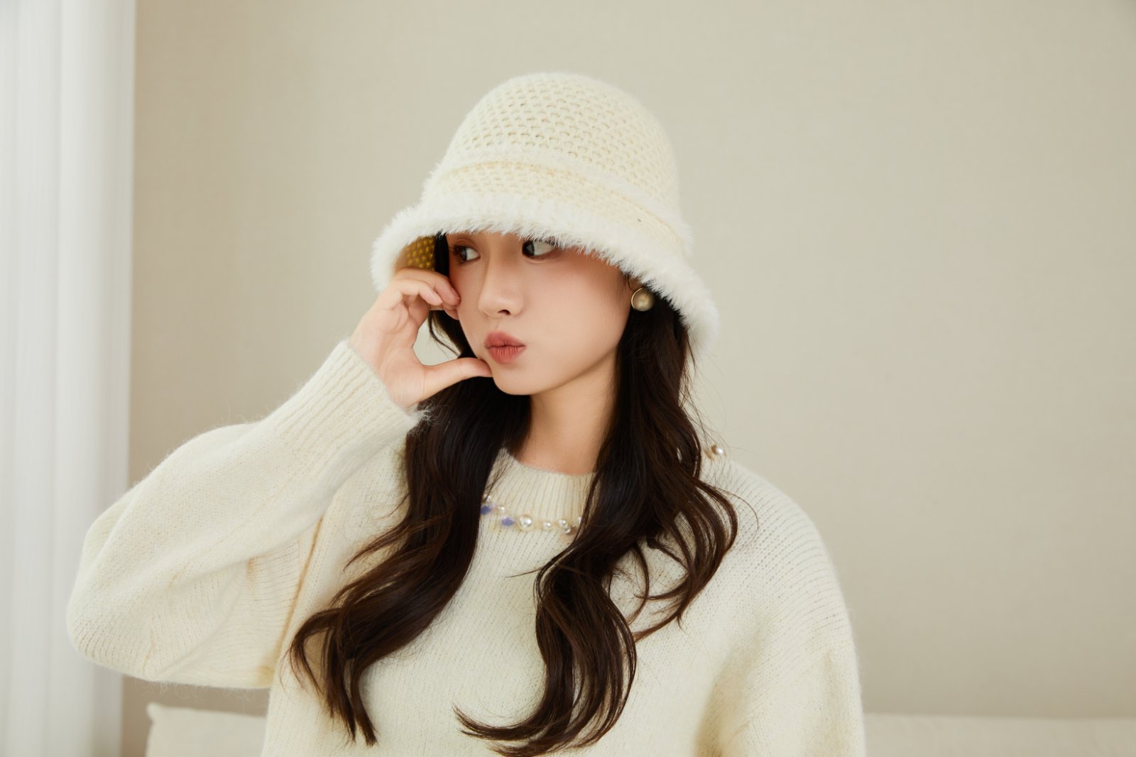 Versione coreana Visone Veet Protezione per le orecchie Fessura Donna Autunno Inverno Caldo Casual Versatile Viso Dimagrante Maglia Pescatore_voghion.com