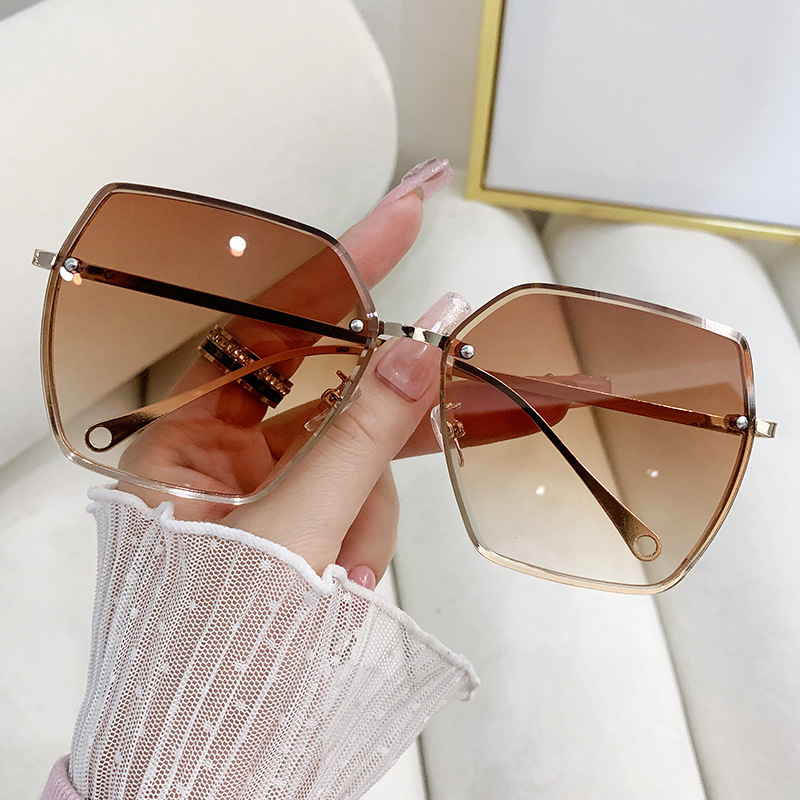 Fashion Gradient Color Pc Polygon Frameless Women's Sunglasses display picture 4