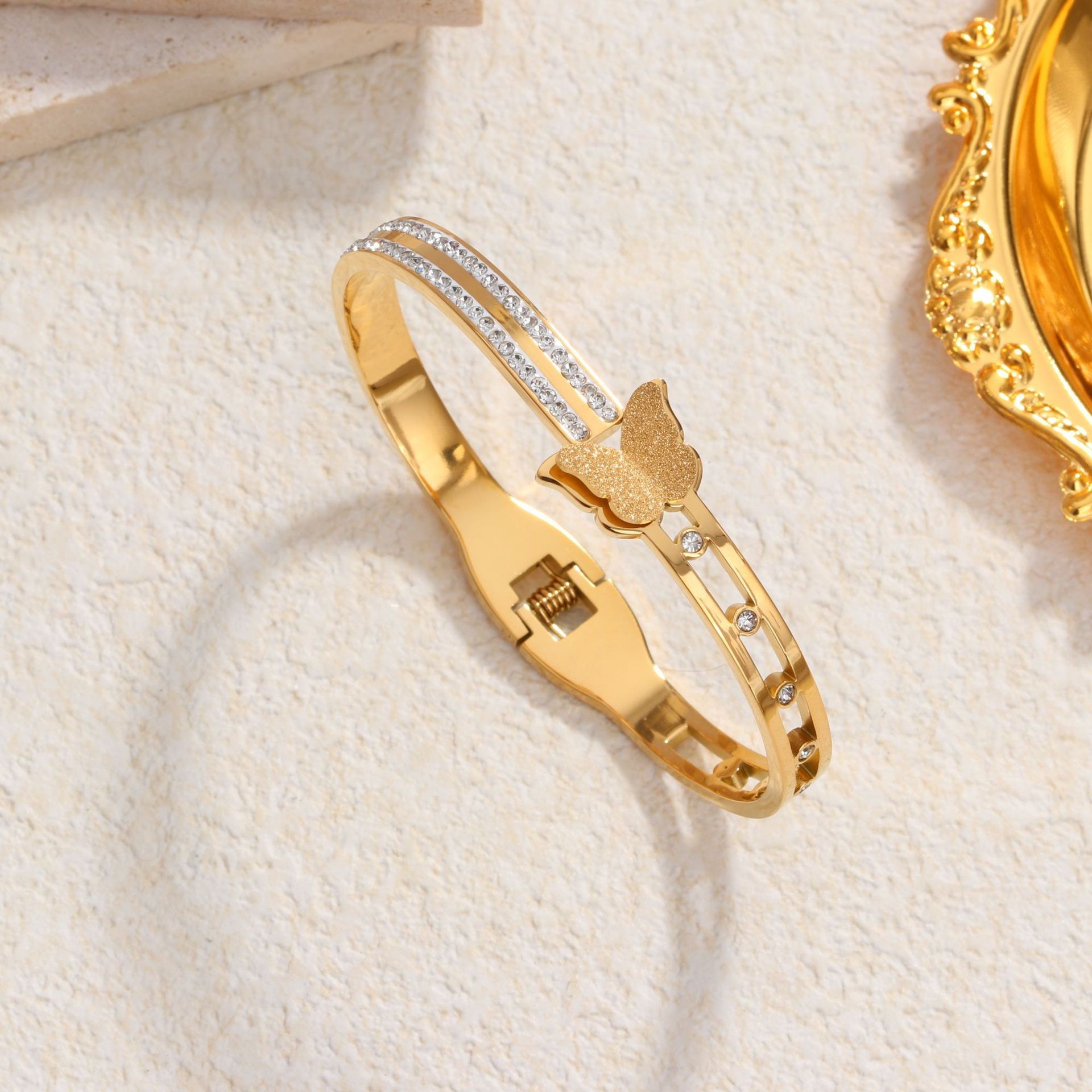 3.8kg 행 다이아몬드 나비 팔찌 골드